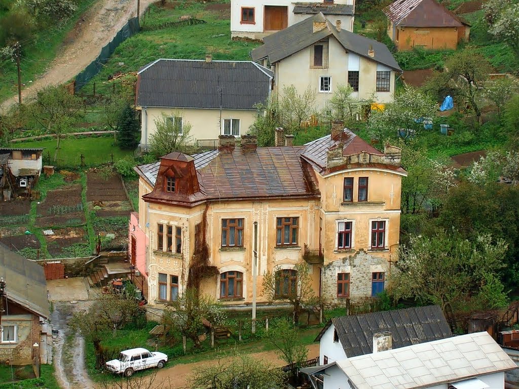 Теребовля - будинок поряд з замком,  Terebovlya - house near castle