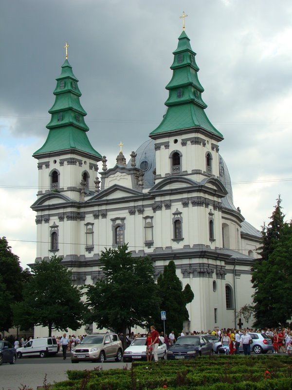Костёл монастыря доминиканцев (целиком, вид спереди)