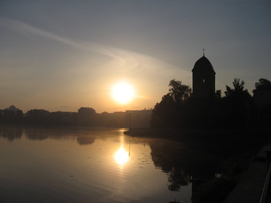 вранішнє сонце над Ставом ♦ sunrise over the Pond
