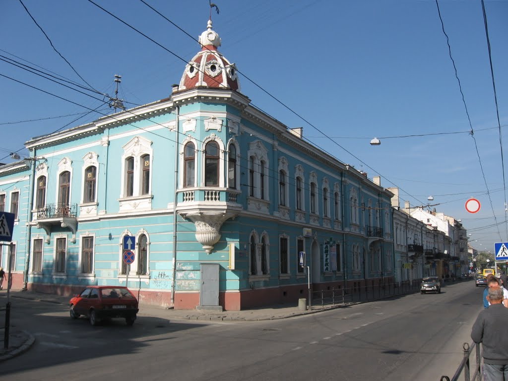 старовинний будинок на Руській ♦ old blue house