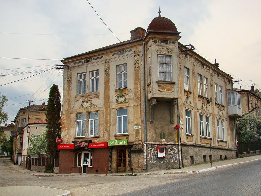 будинок на вул. С. Бандери