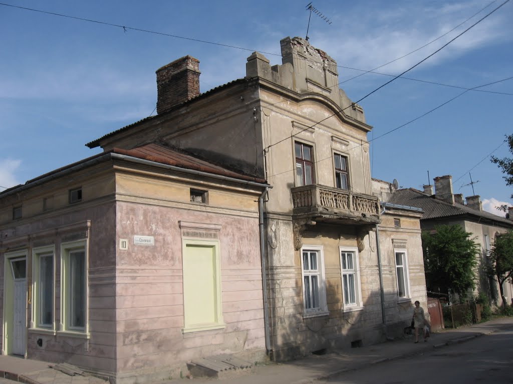 вул. Сонячна 10