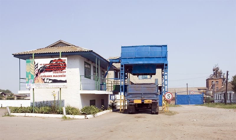 Agricultural industry in Bliznetsy, Ukraine, 2007