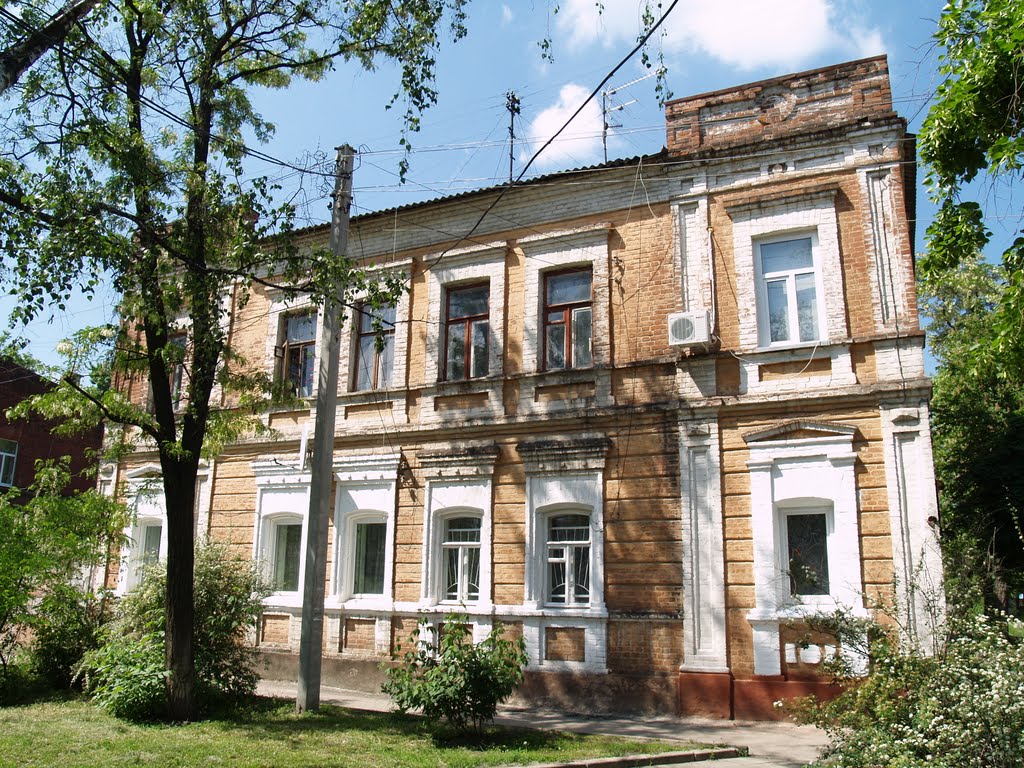 Краснодонская ул., 3