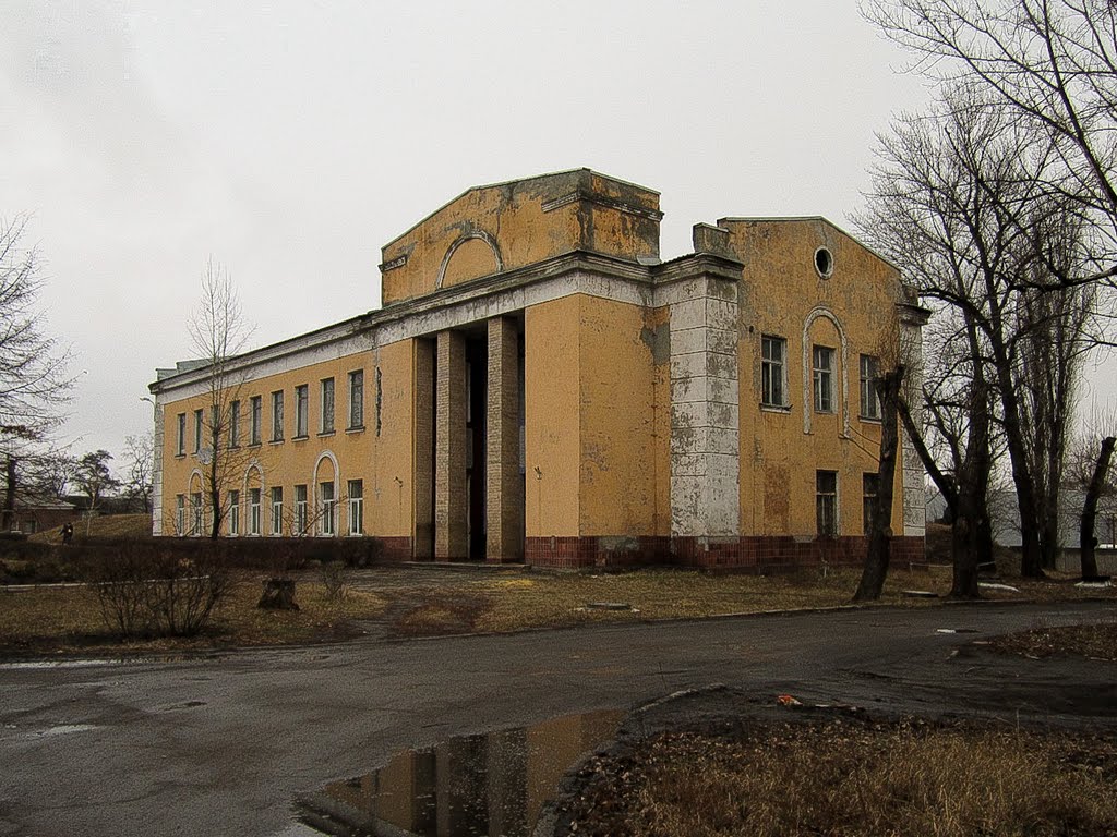 Building of revolutionary times (Kharkiv, Karachivske highway) - будівля революційної побудови Харкова 1910-1920х років