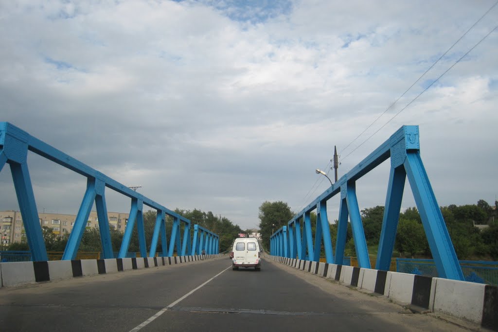 Мост в индустриальном стиле. A bridge in industrial style.