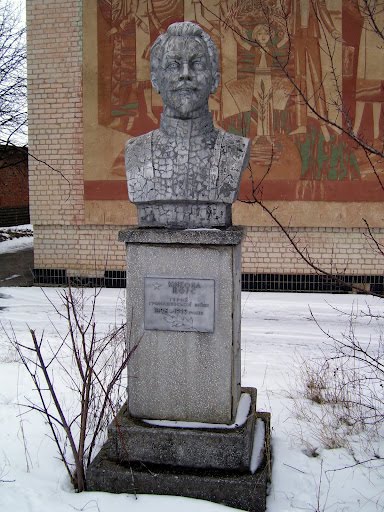 памятник Щорсу