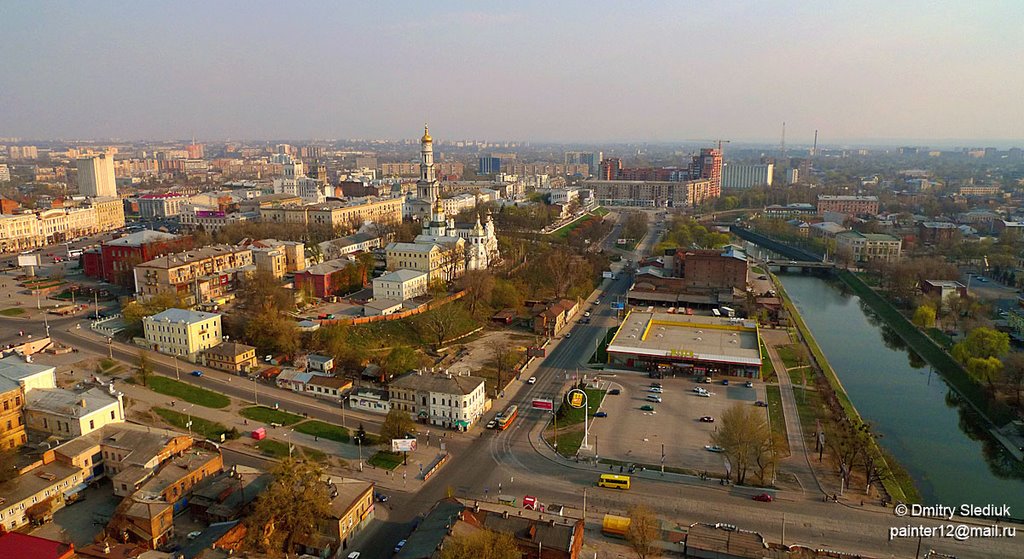 Аэро фото Харькова. Вид на Бурсацкий спуск, монастырь, Пролетарскую площадь (P1060251)