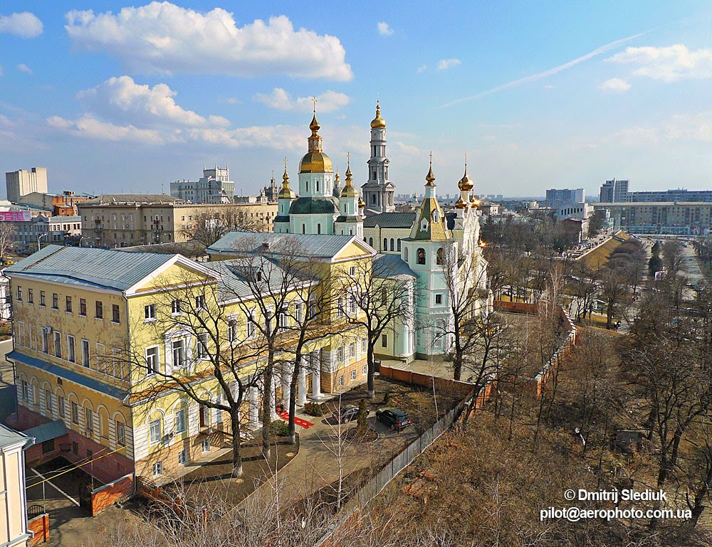 Харьков с высоты. Покровский монастырь. Бывший Исторический музей (pano_5_1_2011_03_05)