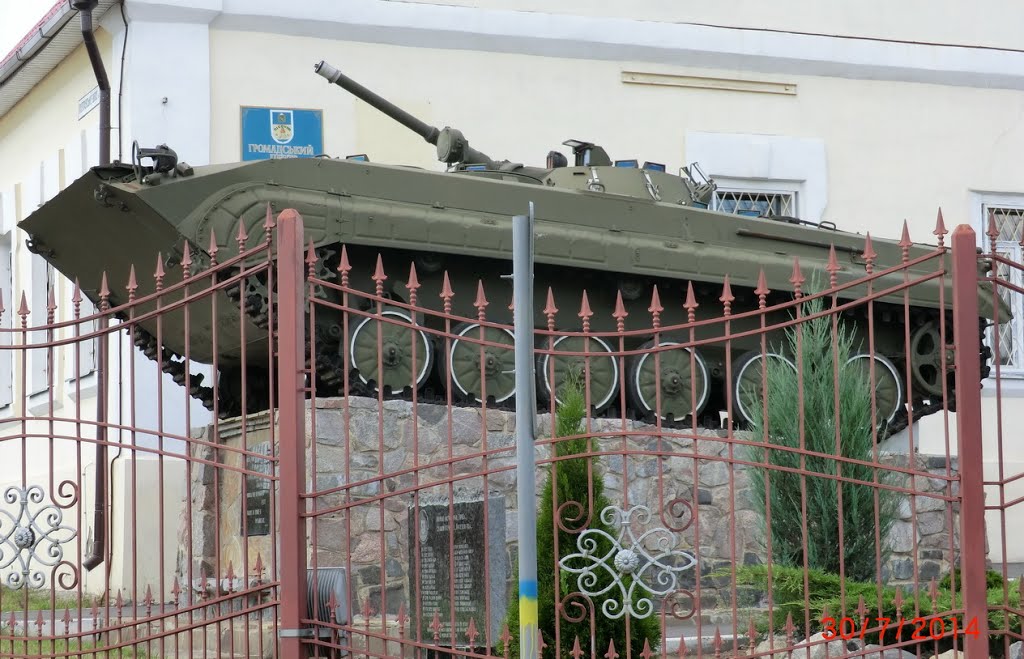 Памятник воинам в центре Песочина - Monument in the center of Pisochyn