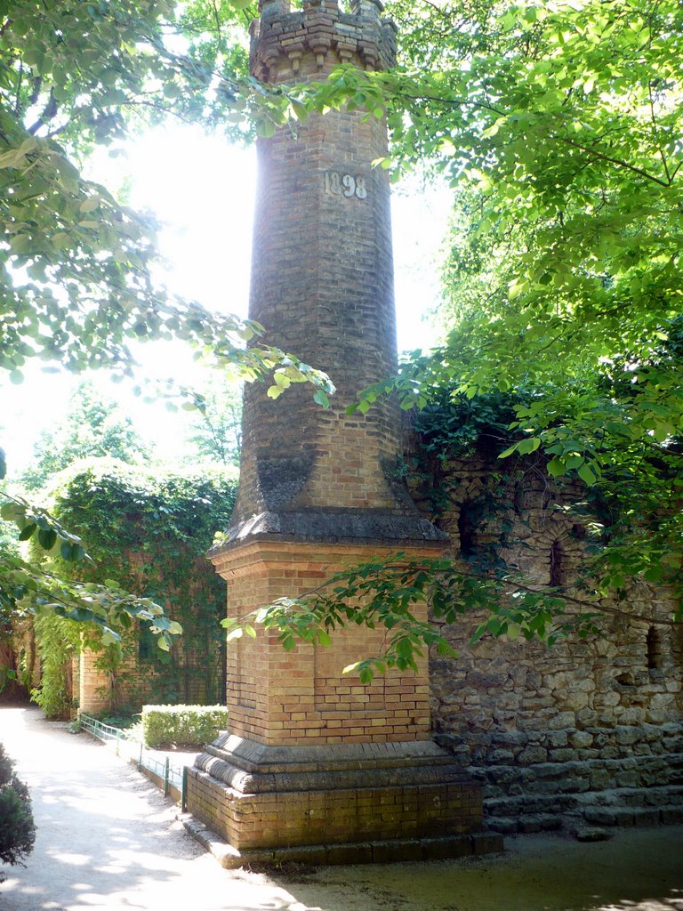 Old wall in Park, anno 1898. June, 2009