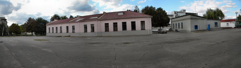 За станцией