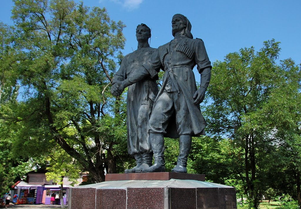 Геническ. Памятник в честь дружбы городов побратимов