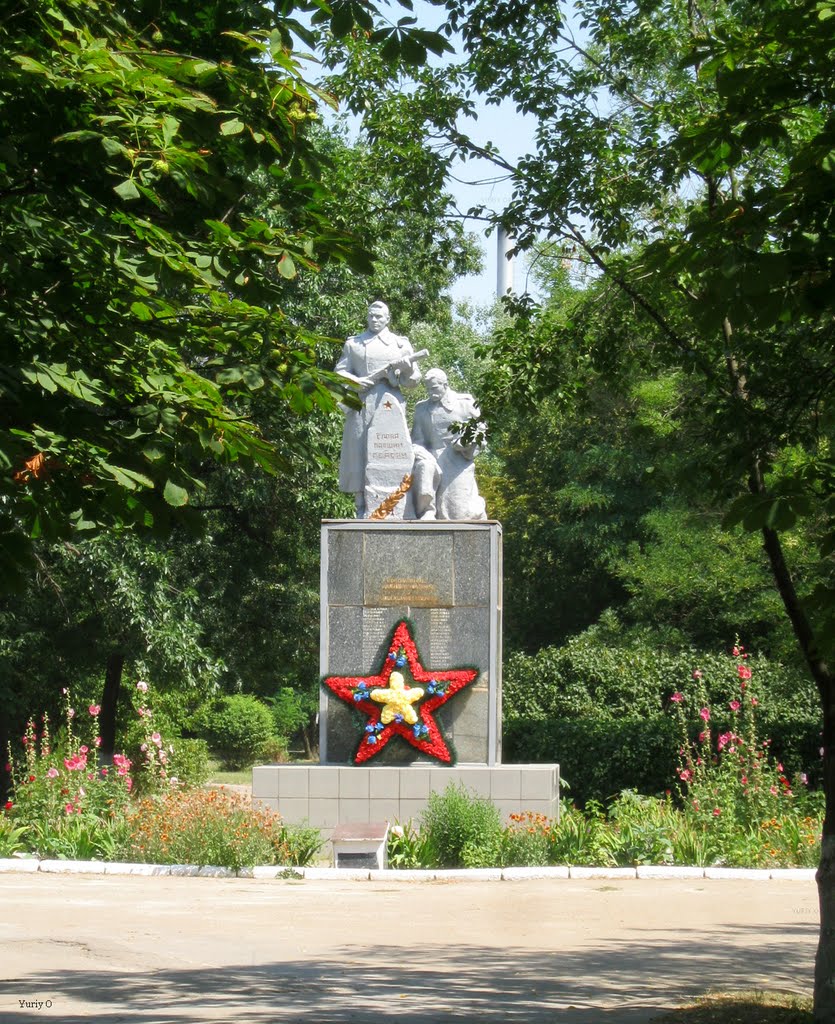 Памятник погибшим героям