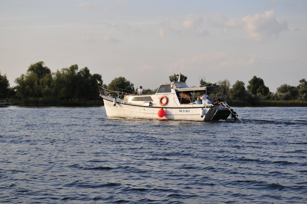 Kherson, the intersection of River Chayka and GolaPristanskaya Konka, a leisure and holidays locals like to hold on the river