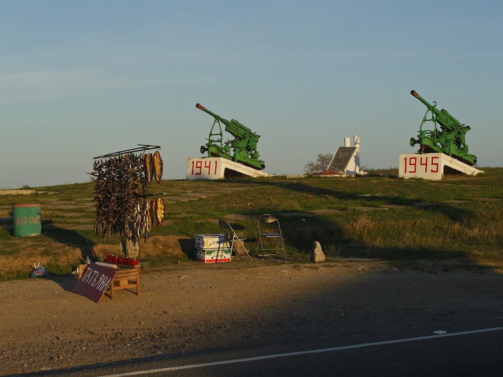 Памятник зенитчицам 1941-1945/ In memory of Crimea defenders