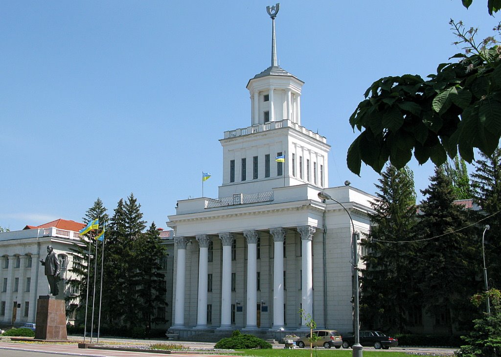 Место, где слуги народа, в тяжких трудах, не щадя живота, переживают (за) нас с вами..