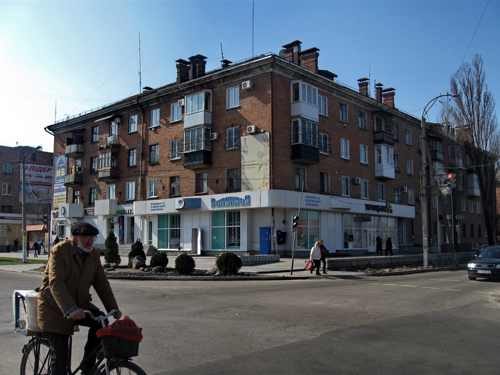 На перекрёстке улиц Дзержинского и Первомайской