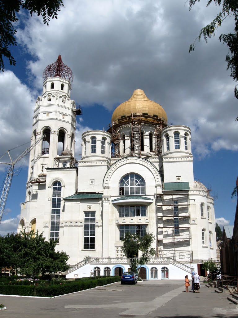 Храм одевает купола