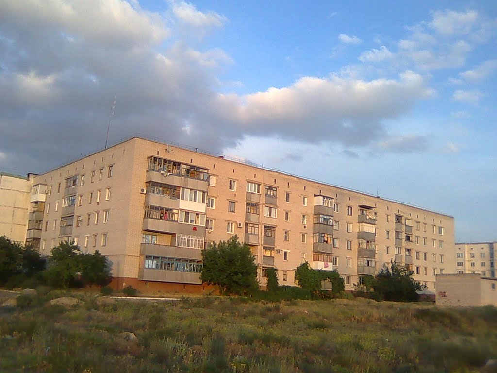 Довженка 38