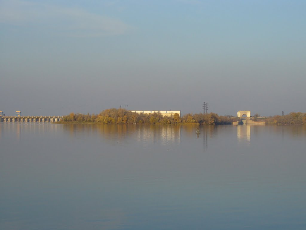 Золотая осень, между небом и водой.