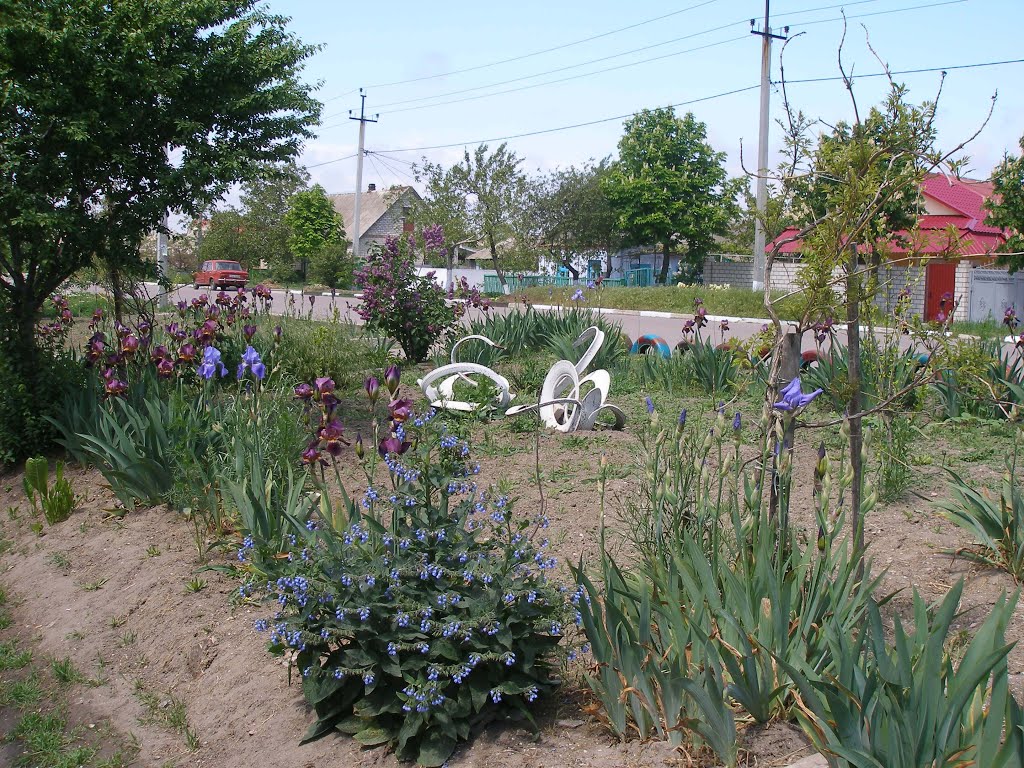 Swans made of tires