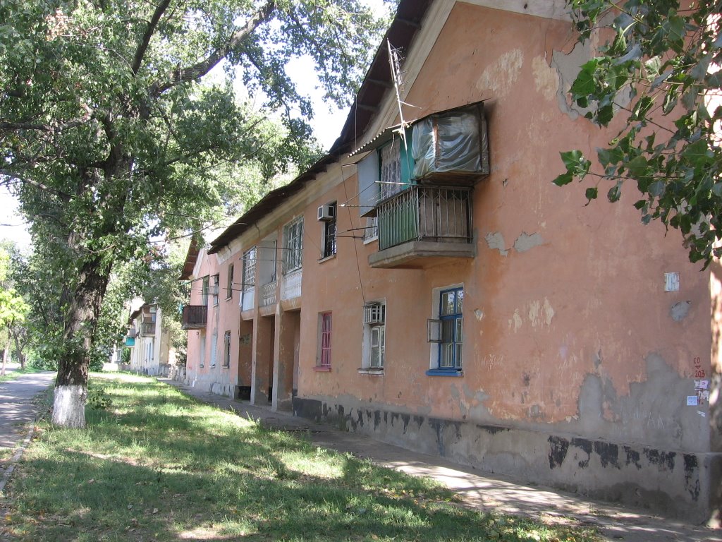 Stalins era buildings. Kherson, September, 2009