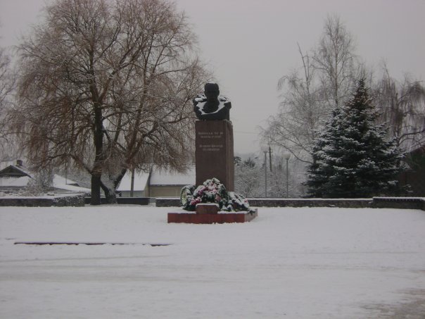 Центральна площа (памятник Т.Г. Шевченку)