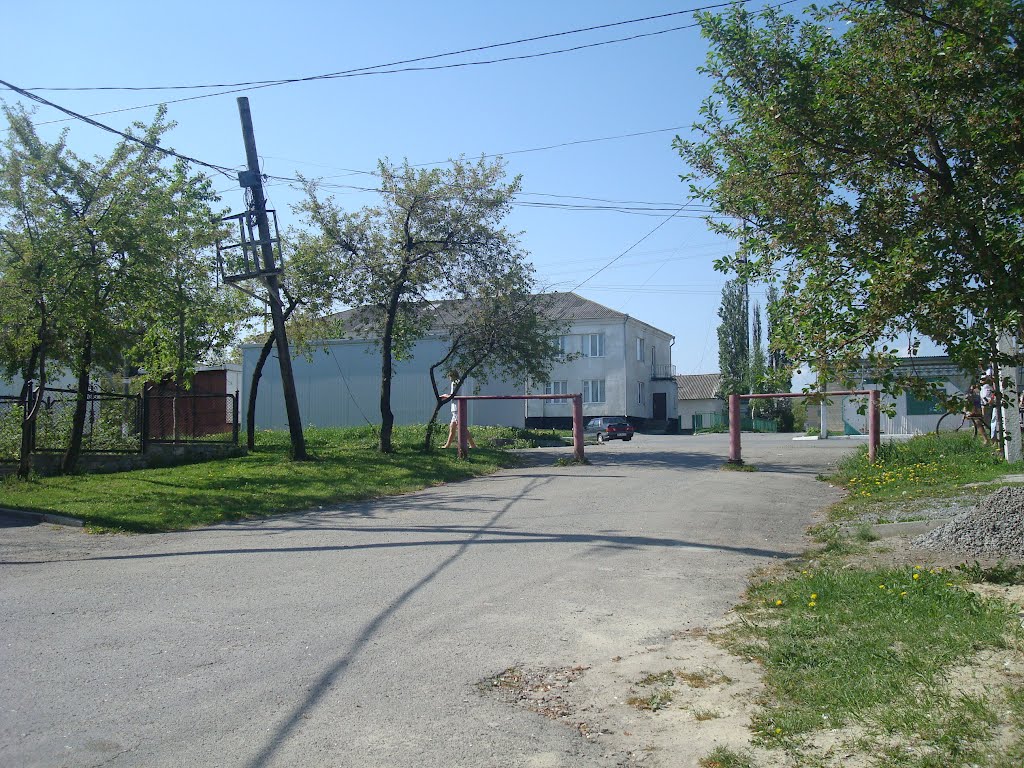 Выход к улице Олеся Гончара