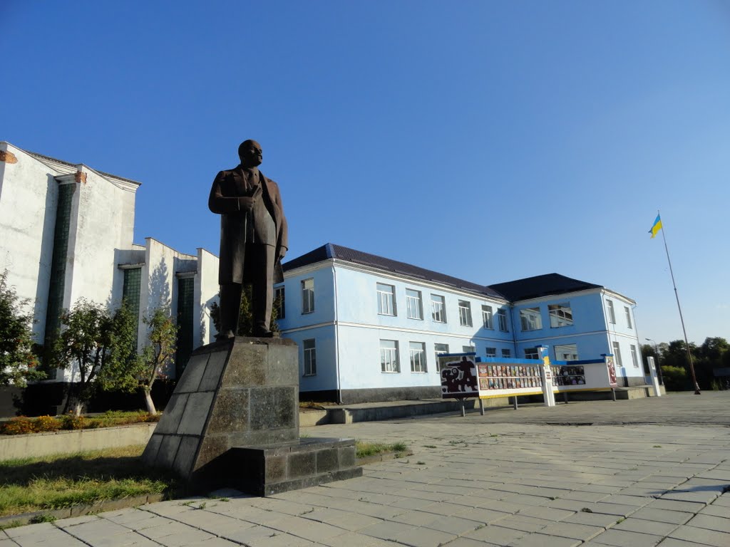 Памятник Леніну - Monument to Lenin
