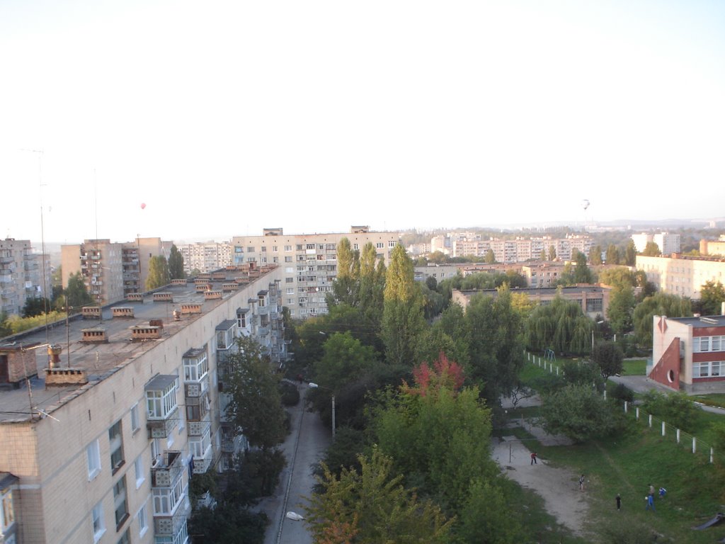 Повітряні кулі з вул. Космонавтів