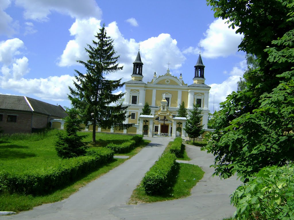 Костел влітку