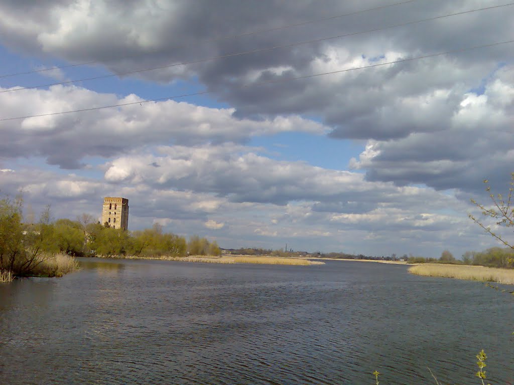Вид с моста через речку Случь. Апрель 2009 года.