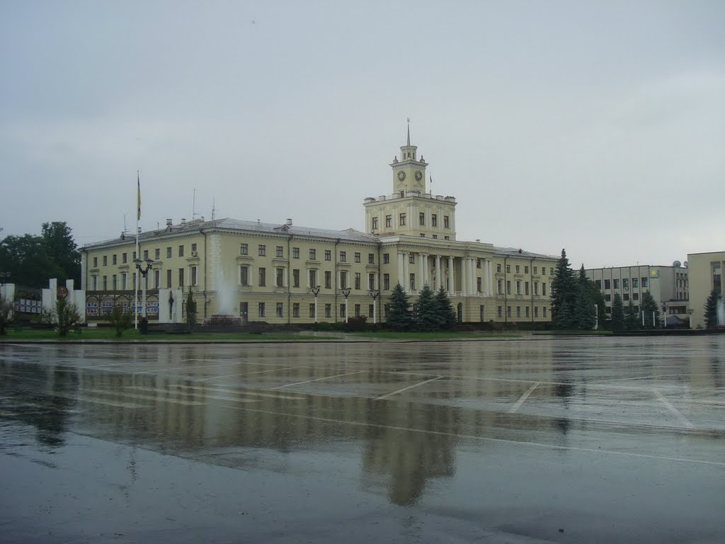 Rain on the Central Square (Rainy cityscapes)
