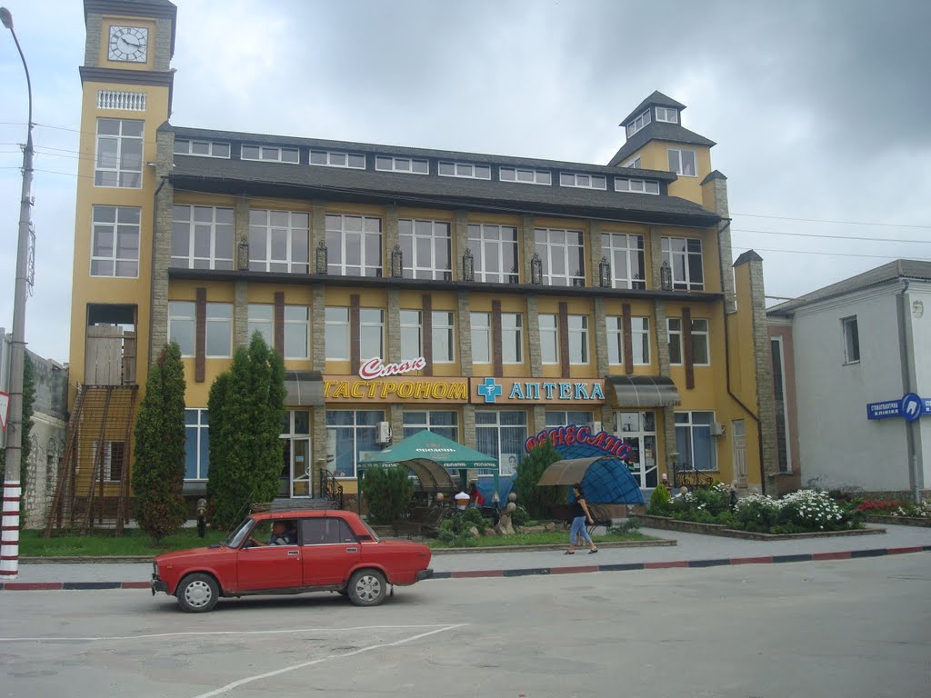 Торговый центр в центре Чемеровец