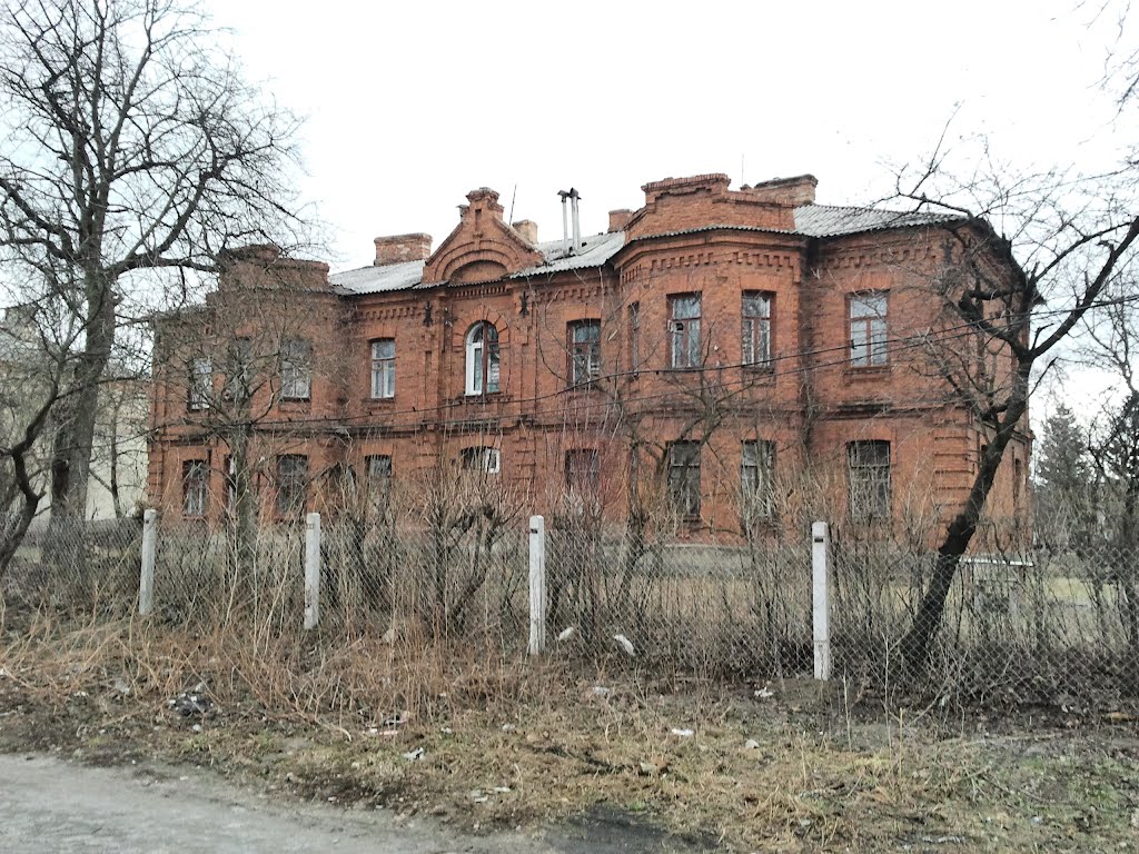 Столетний дом с эркерами. Вид на восток.