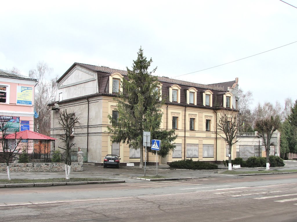 Hotel. Гостиница в стадии реконструкции. Вид на юго-восток.