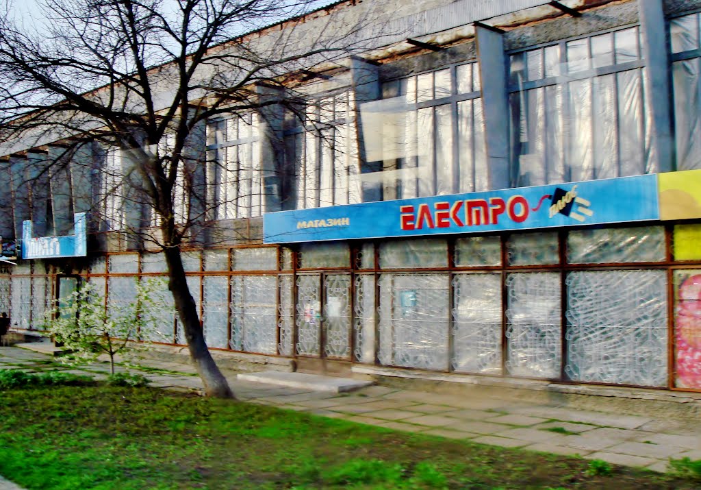 23.04.2012 18:22  г.Звенигородка, торговый комплекс у Привокзальной площади автостанции "Звенигородка".