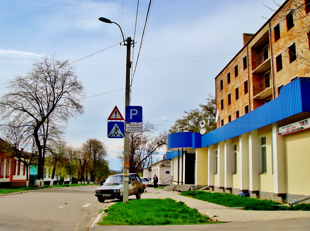 24.04.2012 15:28  Новостройка на углу улиц Кримського и Энгельса.