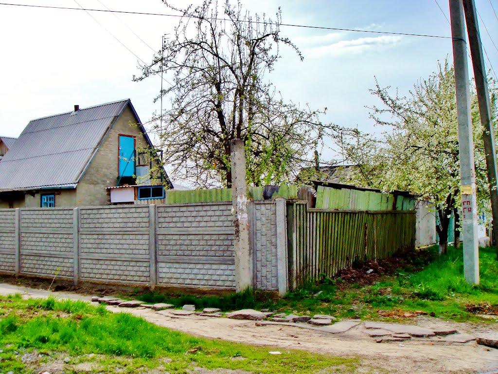 24.04.2012 15:30  Угол улиц Энгельса и Пролетарской.