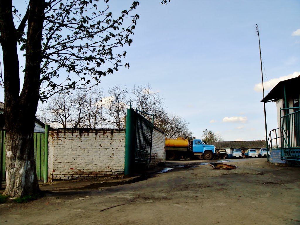 25.04.2012 16:16  Улица Свердлова. Площадка для спецавтомобилей.