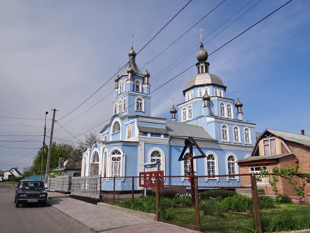 Камянка - Миколаївська церква в тенетах дротів