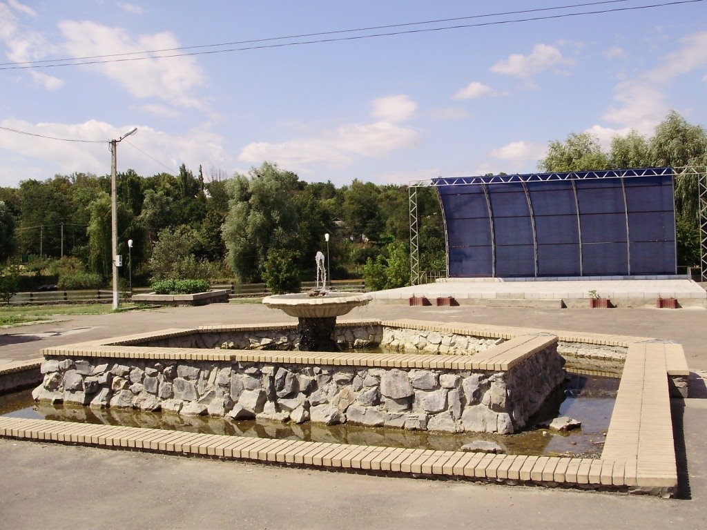 Центральна площа містечка