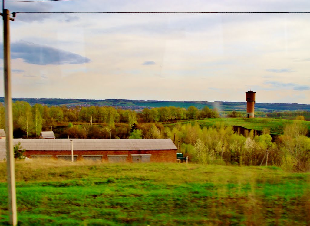 23.04.2012 17:58  Дорога Р04. На въезде в город Лысянка.