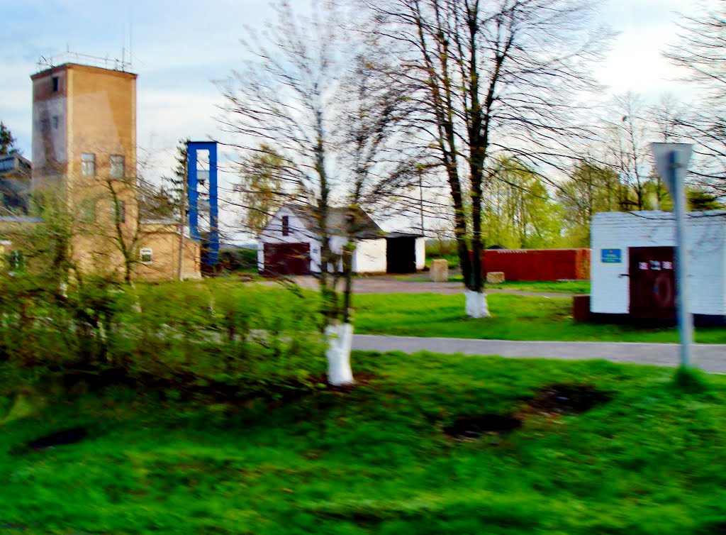 23.04.2012 17:58  Дорога Р04.  Пожарная часть в г.Лысянка.
