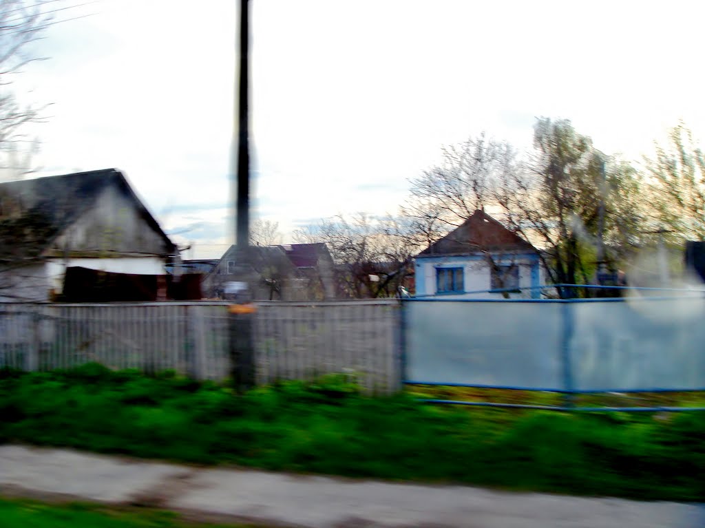 23.04.2012 17:59  Дорога Р04. По тротуарам г.Лысянка.Улица Киевская.