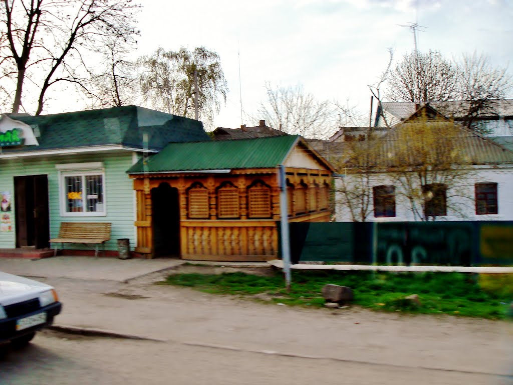 23.04.2012 18:01  Дорога Р04. Город Лысянка.  Торговая площадка.