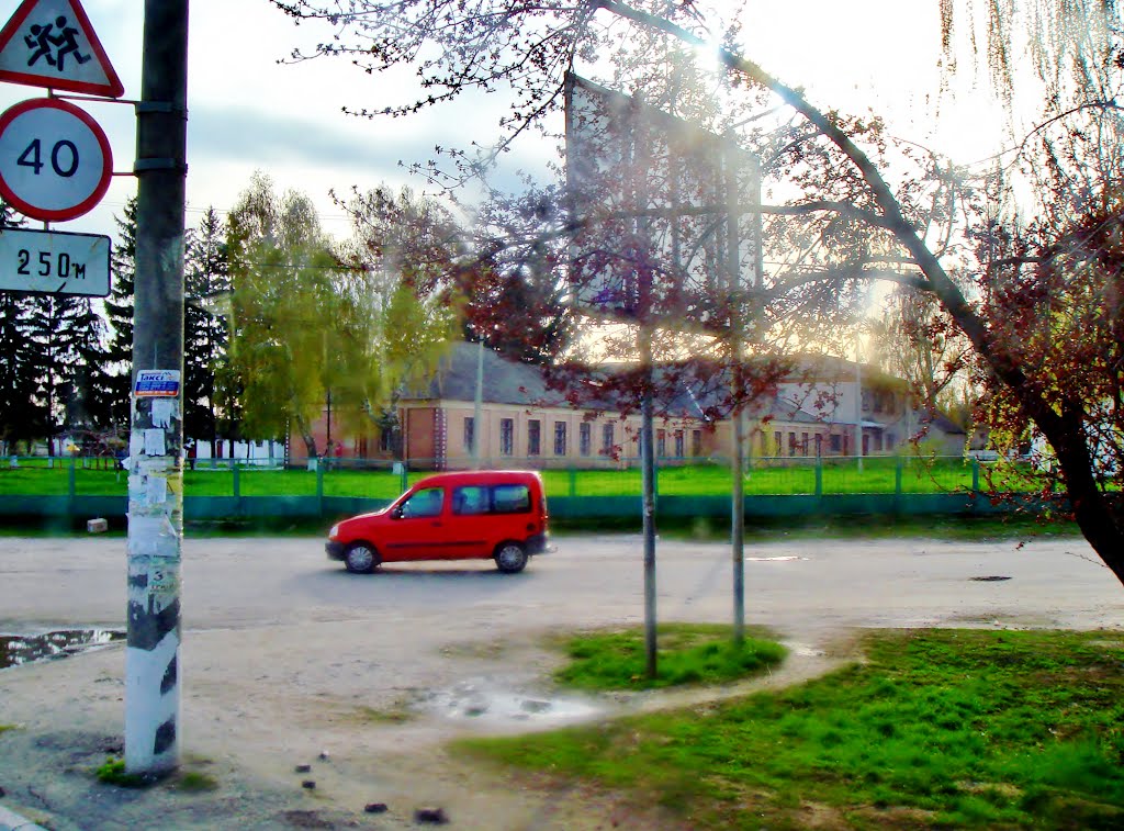 23.04.2012 18:02  Дорога Р04. Школа в г.Лысянка.