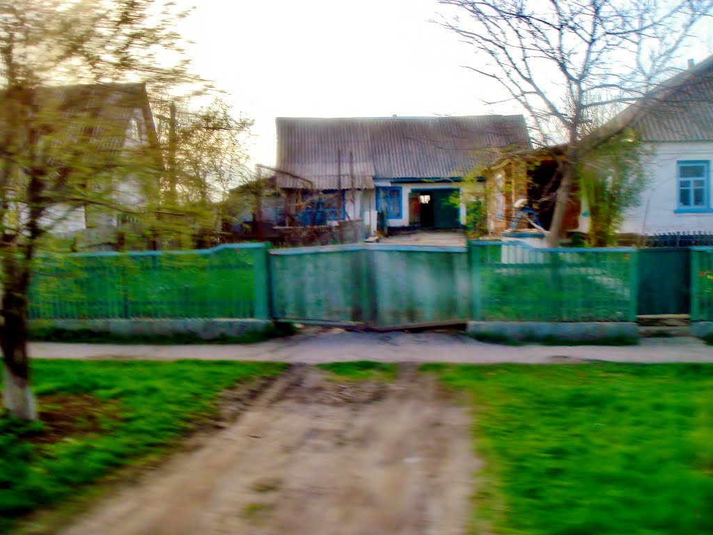 23.04.2012 18:02  Дорога Р04. Лысянские дома. Улица Котовского.