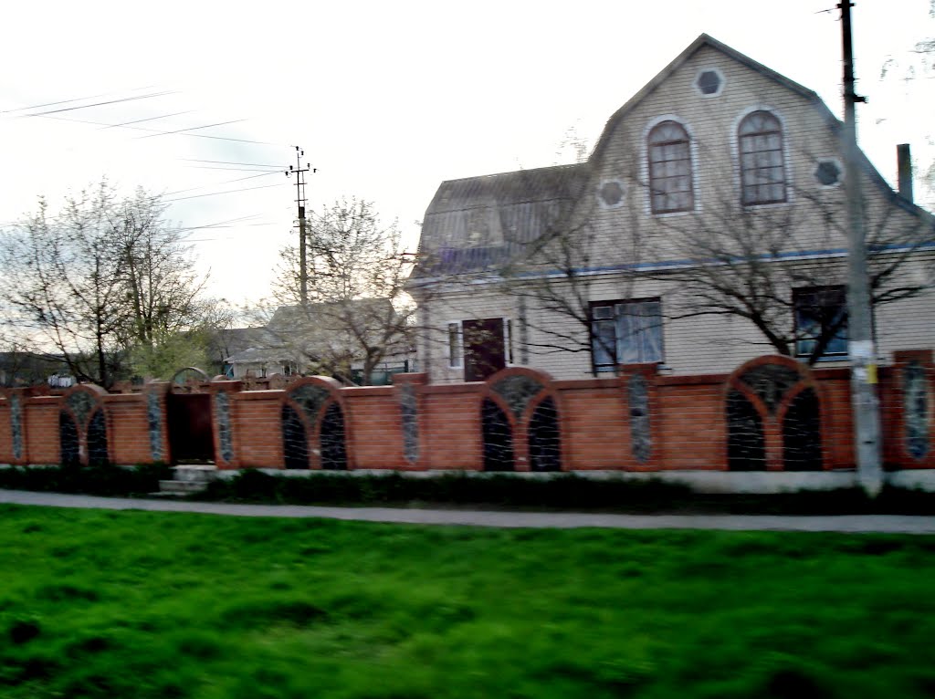 23.04.2012 18:03  Дорога Р04. пгтЛысянка. Подъем дороги от ул.Котовского в сторону с.Орлы.